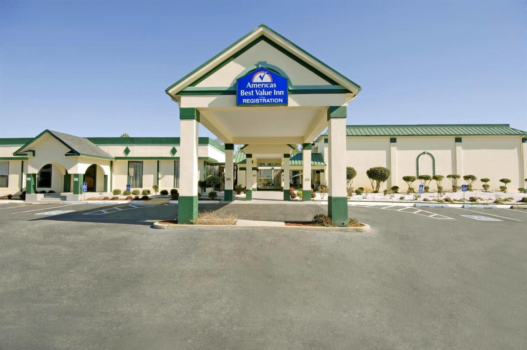 Super Inn & Suites By Oyo Milledgeville Eksteriør billede